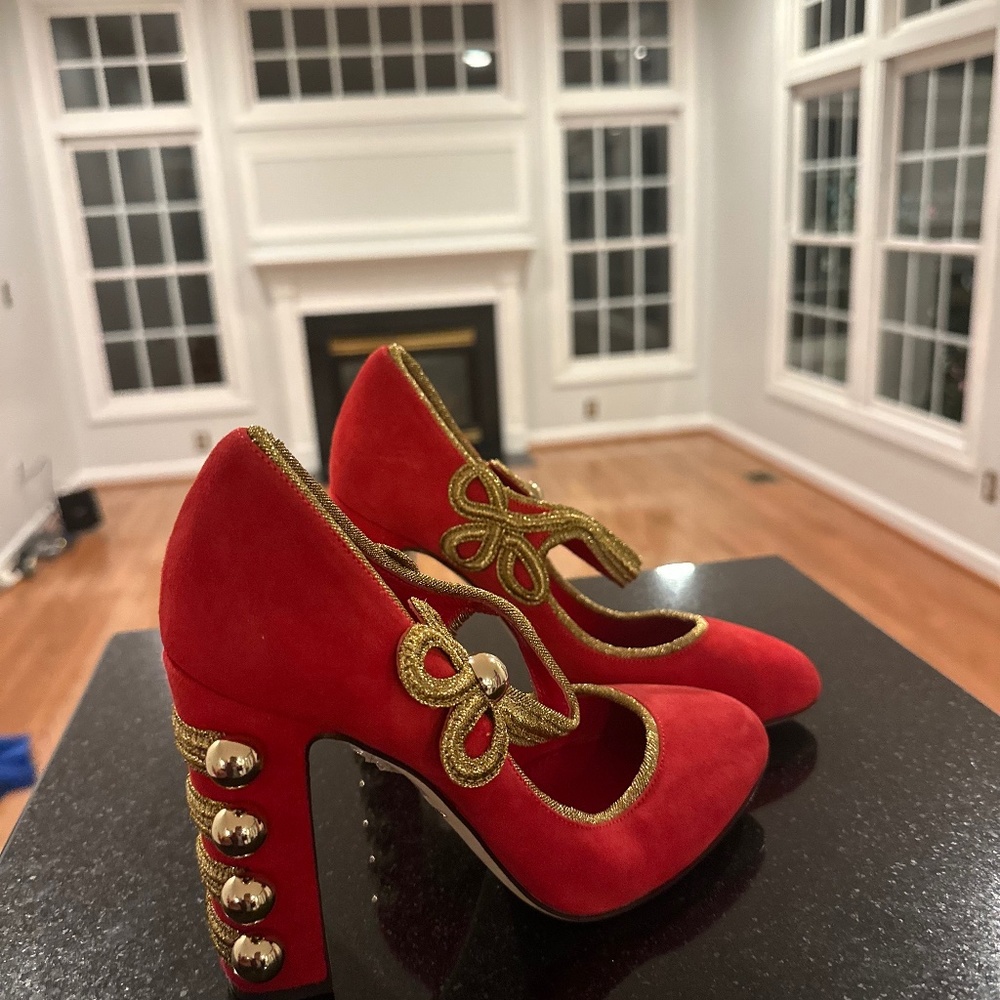 Worn once. Dolce and Gabbana Runway.